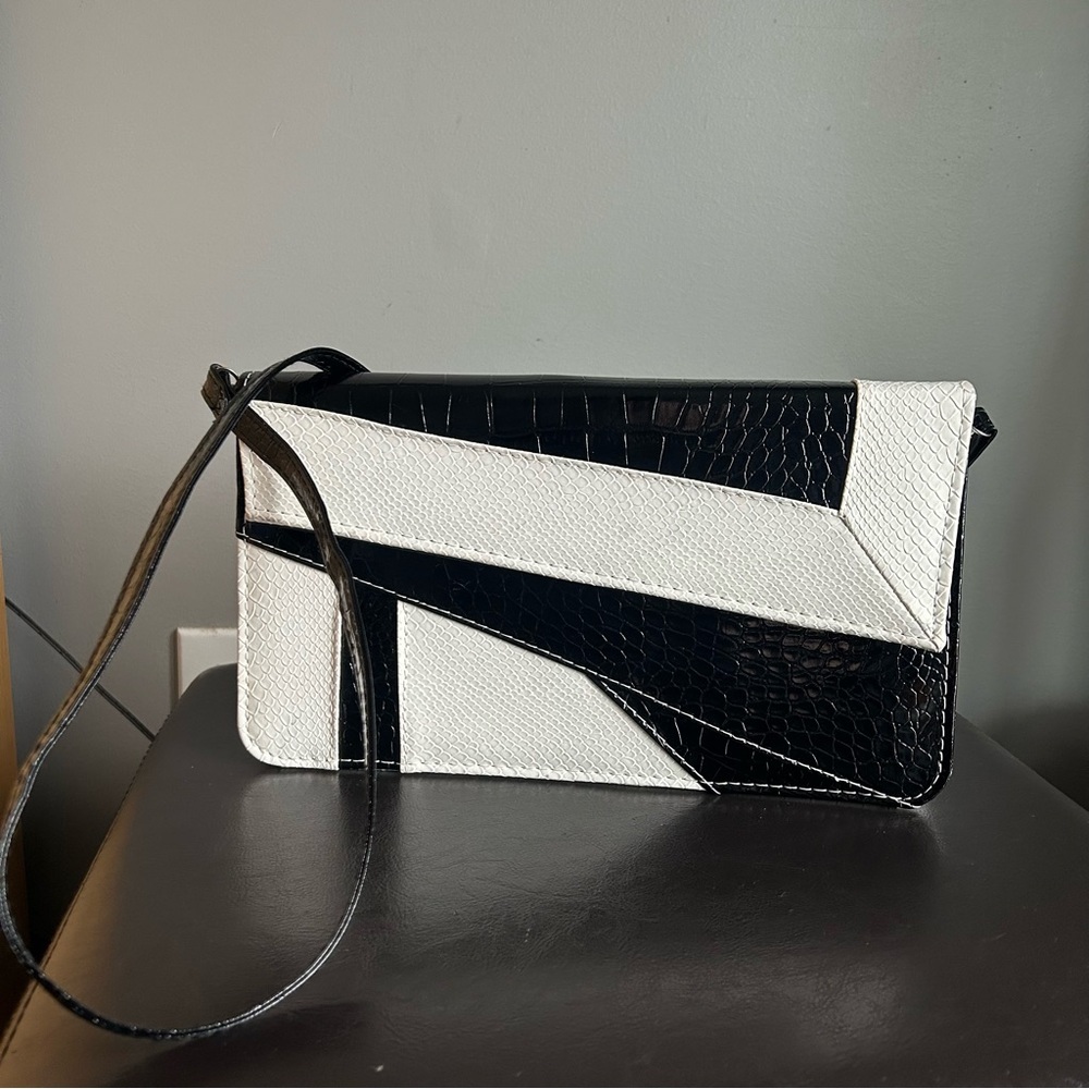 Vintage Black and White Vinyl Snakeskin East-West Style Crossbody Bag